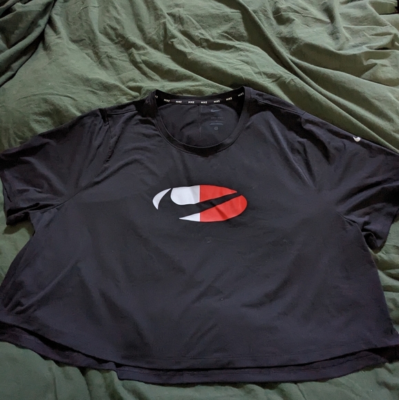 Cropped Nike Tee - Picture 1 of 3